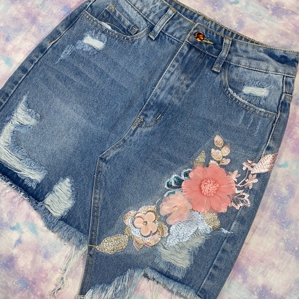 Shein • Floral Appliqué Distressed Denim Skirt - Picture 3 of 12